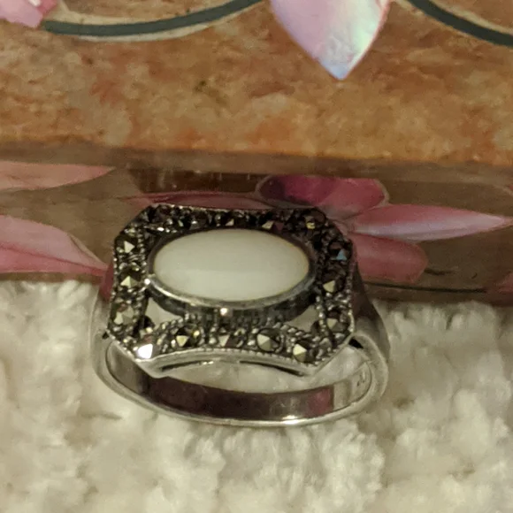 GORGEOUS Antique/Vintage 1950's Sterling Silver Ring with Real Diamonds - Picture 10 of 16